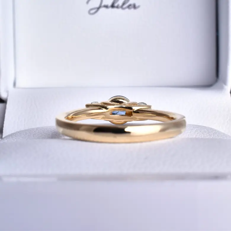 Pierścionek zaręczynowy z szafirem